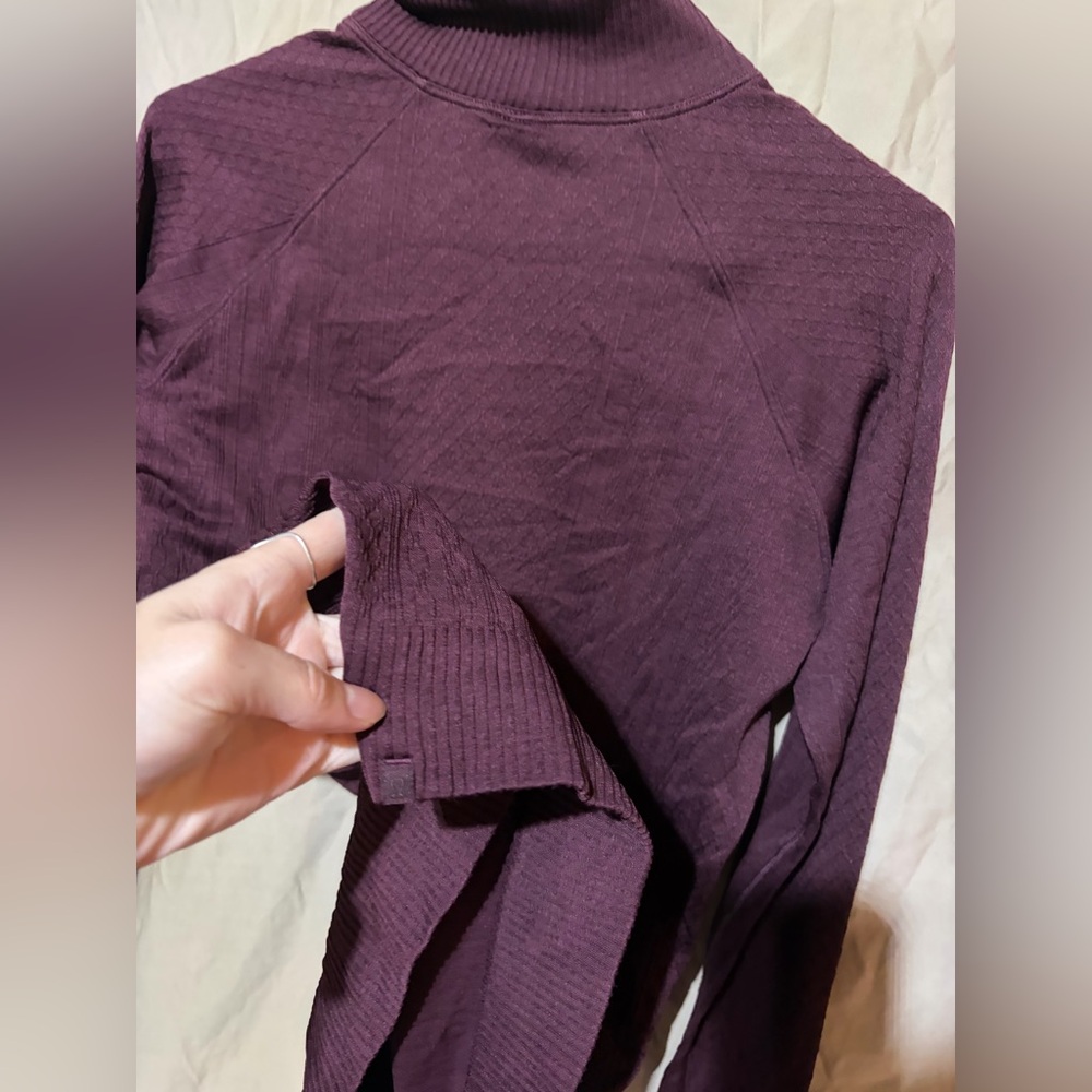 Lululemon long sleeve - Picture 3 of 3